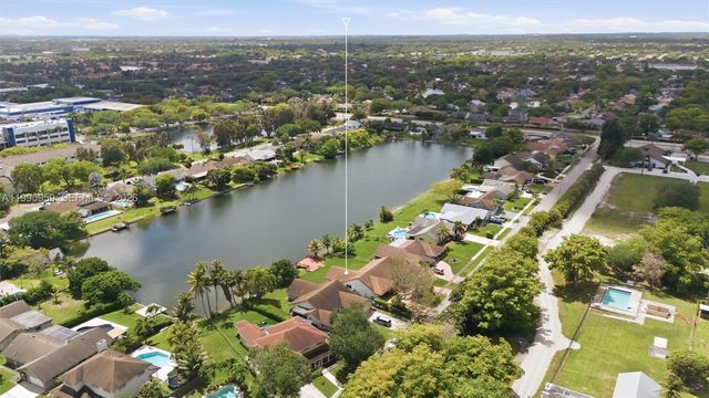 8230 SW 55th Ct, Davie, FL 33328