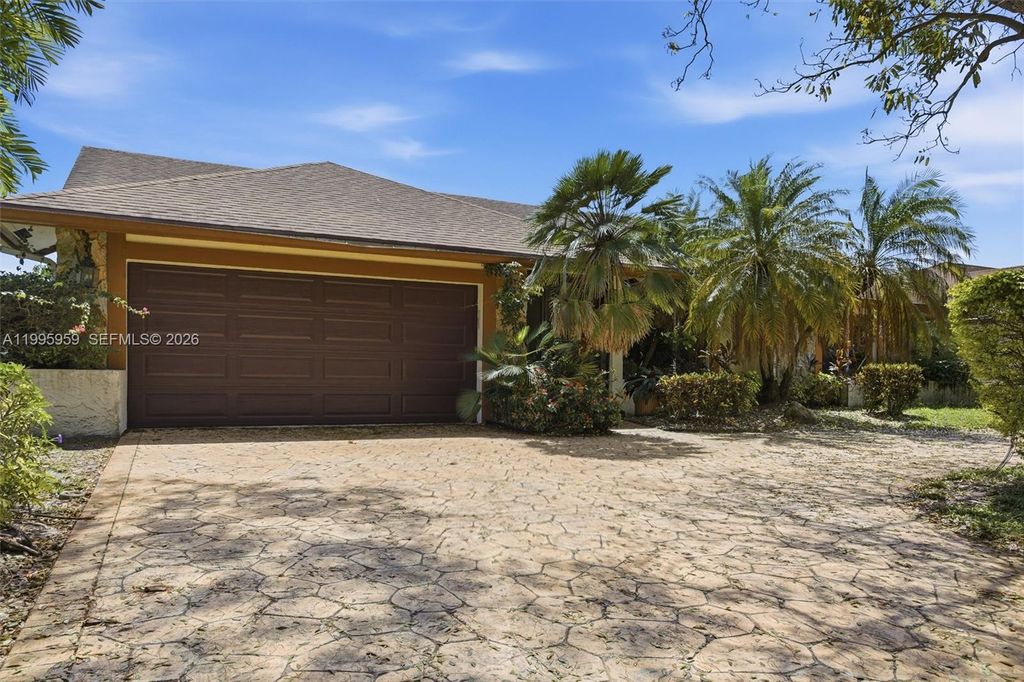 8230 SW 55th Ct, Davie, FL 33328