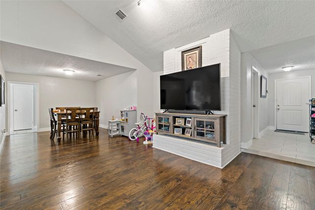 1910 E Navaho Trail, Katy, TX 77449