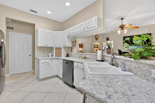 21811 KING HENRY AVENUE, Leesburg, FL 34748