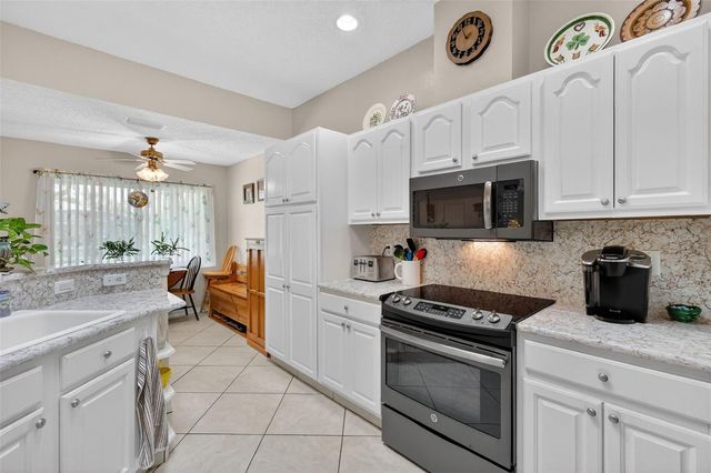 21811 KING HENRY AVENUE, Leesburg, FL 34748