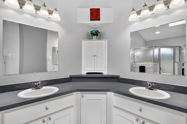 21811 KING HENRY AVENUE, Leesburg, FL 34748