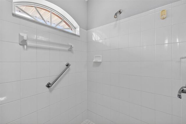 21811 KING HENRY AVENUE, Leesburg, FL 34748