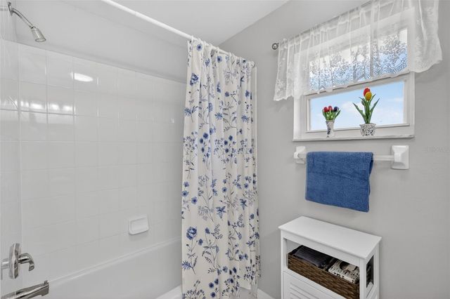 21811 KING HENRY AVENUE, Leesburg, FL 34748