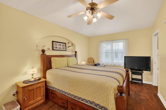 21811 KING HENRY AVENUE, Leesburg, FL 34748