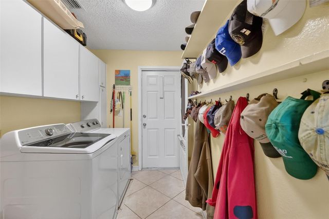 21811 KING HENRY AVENUE, Leesburg, FL 34748