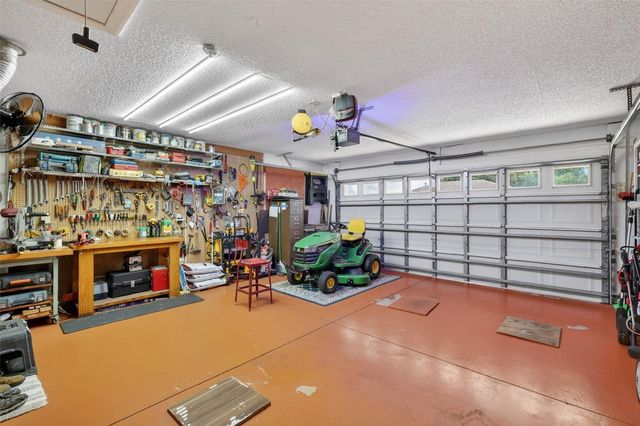 21811 KING HENRY AVENUE, Leesburg, FL 34748