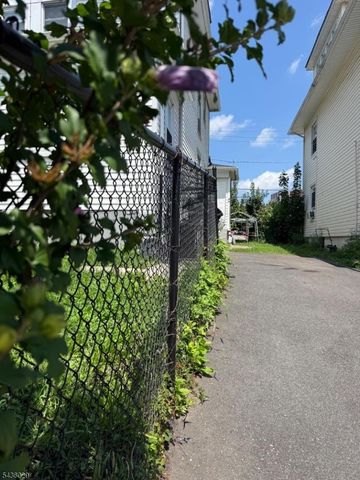 9 White Ter, Newark City, NJ 07108