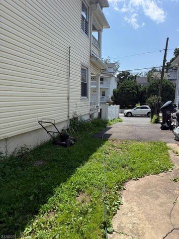 9 White Ter, Newark City, NJ 07108