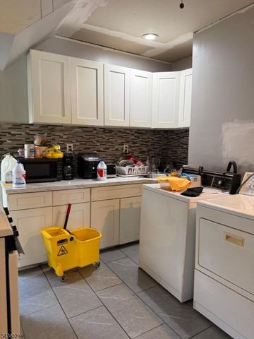 9 White Ter, Newark City, NJ 07108