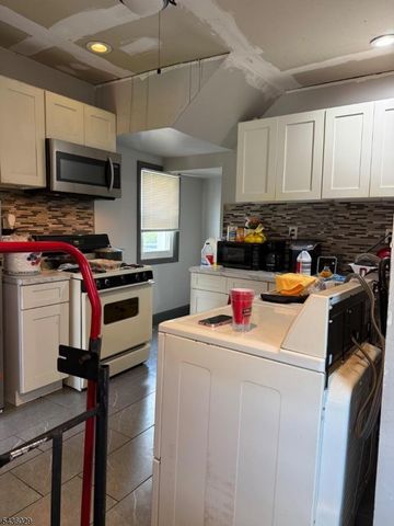 9 White Ter, Newark City, NJ 07108
