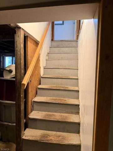 9 White Ter, Newark City, NJ 07108