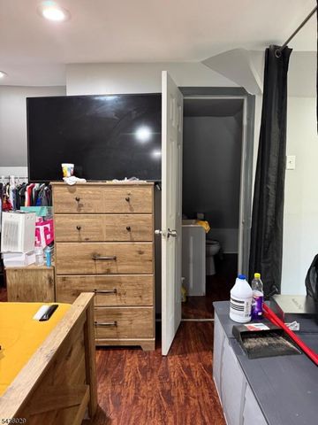 9 White Ter, Newark City, NJ 07108
