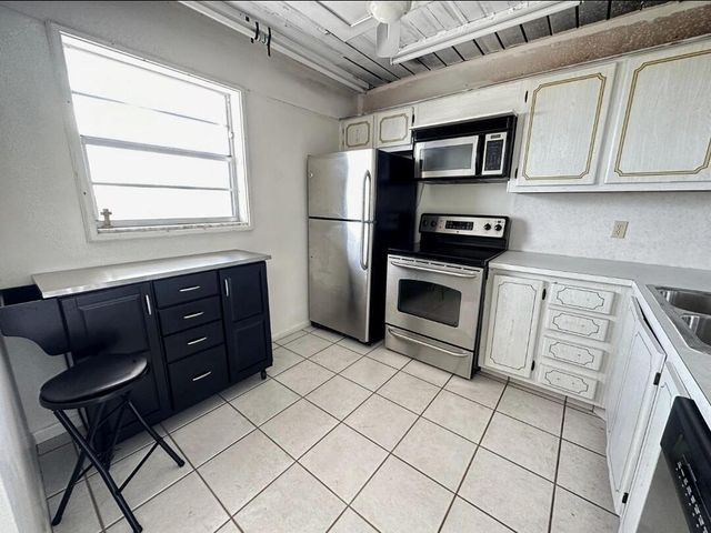 2601 NE 3rd Court 410, Boynton Beach, FL 33435