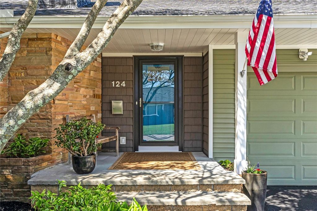 124 Paine Avenue, Cranston, RI 02910