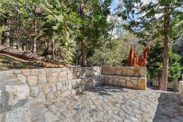 25089 Moon, Crestline, CA 92325