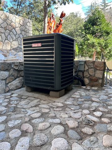 25089 Moon, Crestline, CA 92325