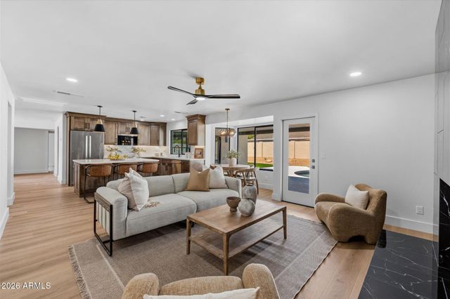 5024 E LE MARCHE Avenue, Scottsdale, AZ 85254