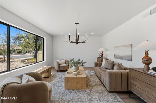 5024 E LE MARCHE Avenue, Scottsdale, AZ 85254