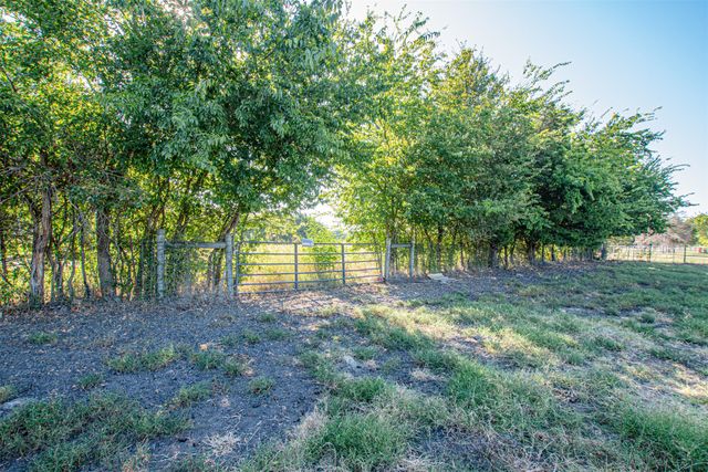 5271 N US Highway 69, Celeste, TX 75423