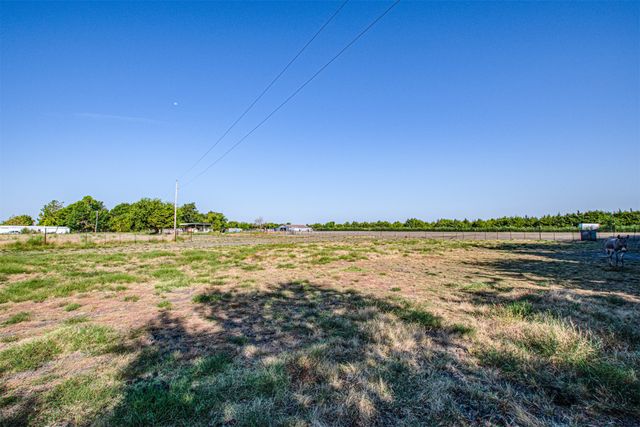 5271 N US Highway 69, Celeste, TX 75423