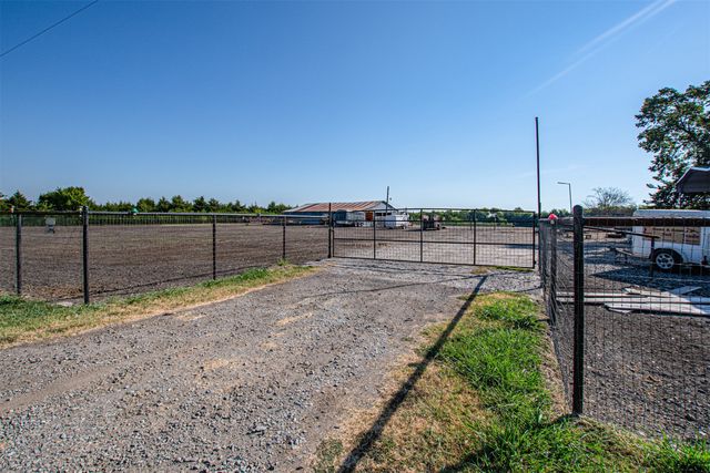5271 N US Highway 69, Celeste, TX 75423