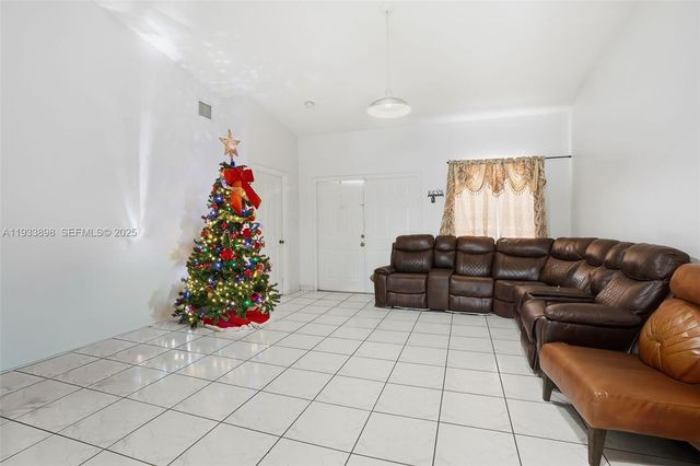 18615 NW 84th Pl 106-1, Hialeah, FL 33015