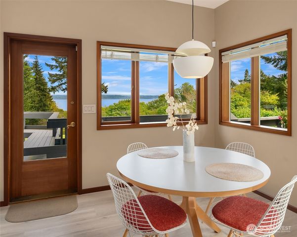 8425 SW 216th Street, Vashon, WA 98070