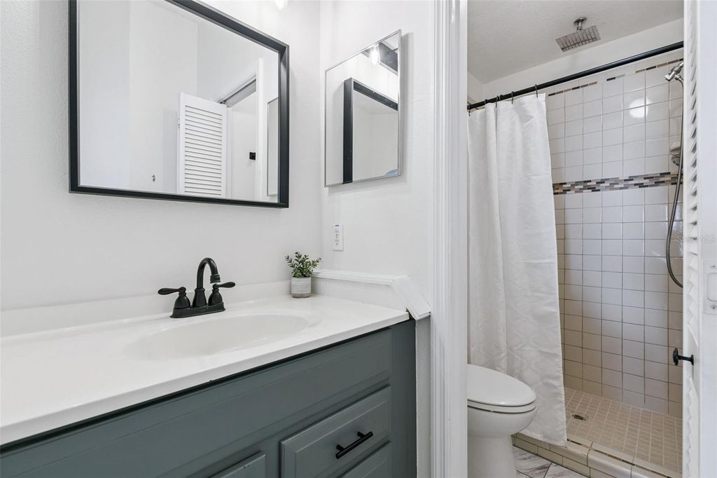 Image 11 of property listing at 4210 IVEYGLEN AVENUE, Orlando, FL 32826