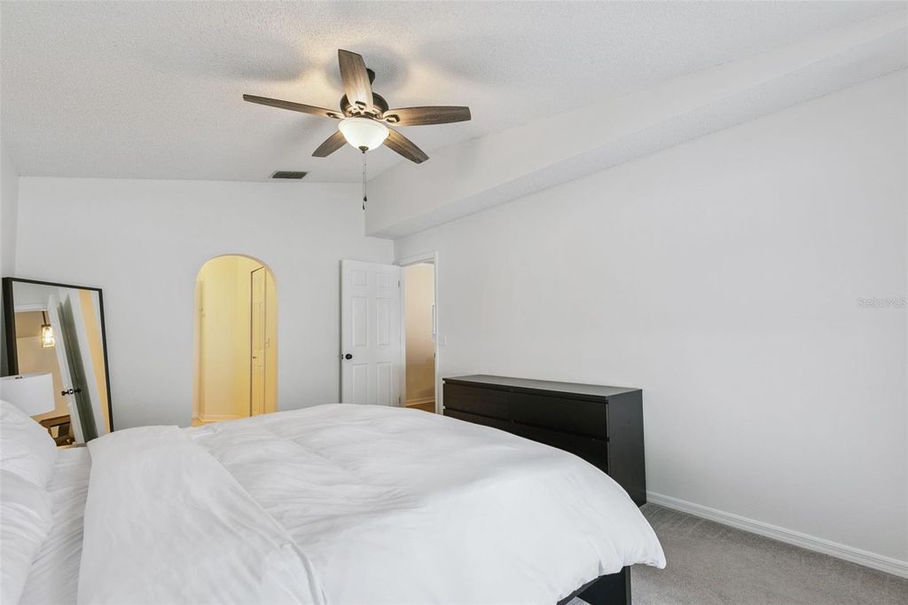 Image 12 of property listing at 4210 IVEYGLEN AVENUE, Orlando, FL 32826