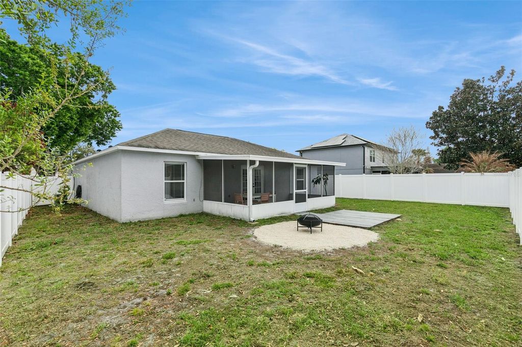 Image 18 of property listing at 4210 IVEYGLEN AVENUE, Orlando, FL 32826