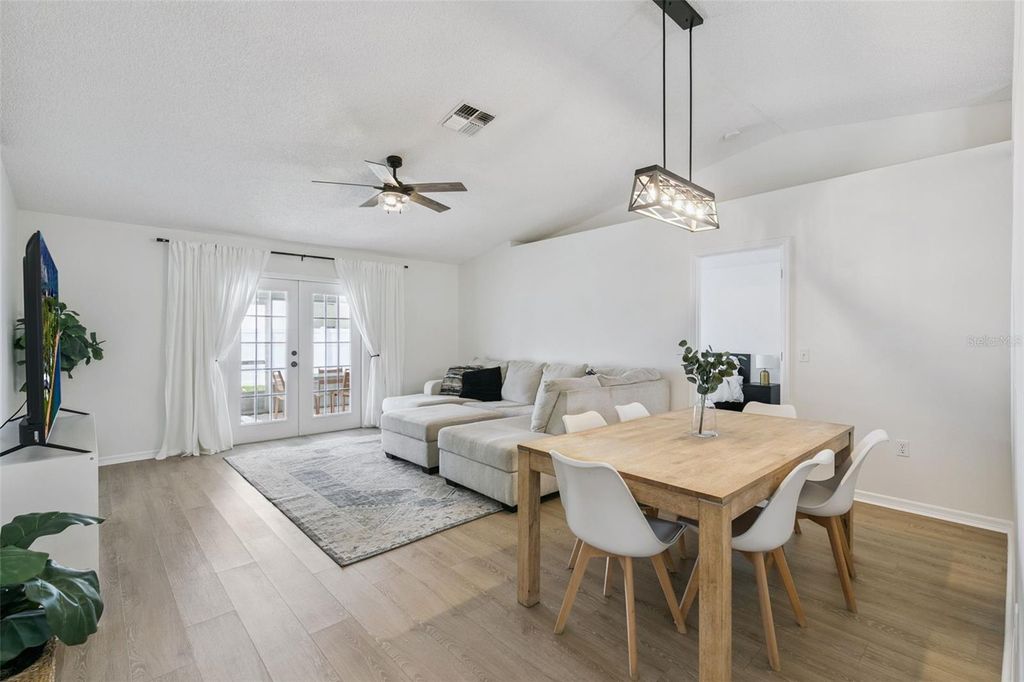 Image 3 of property listing at 4210 IVEYGLEN AVENUE, Orlando, FL 32826