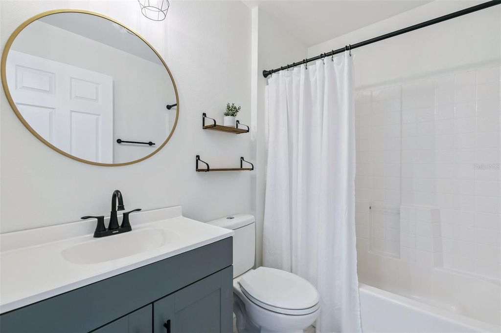 Image 8 of property listing at 4210 IVEYGLEN AVENUE, Orlando, FL 32826