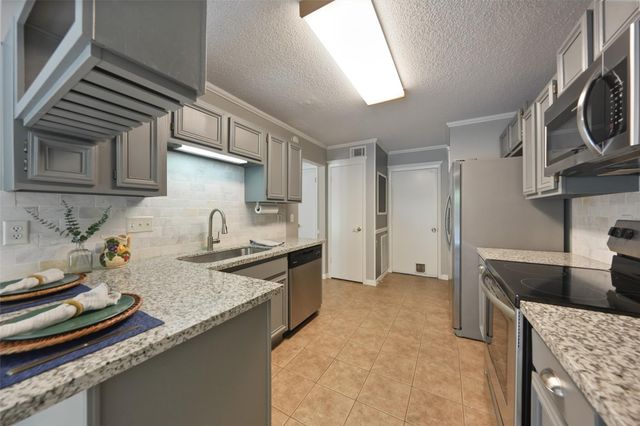 3311 Golden Trails Drive 505, Houston, TX 77345