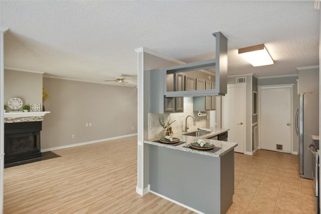3311 Golden Trails Drive 505, Houston, TX 77345