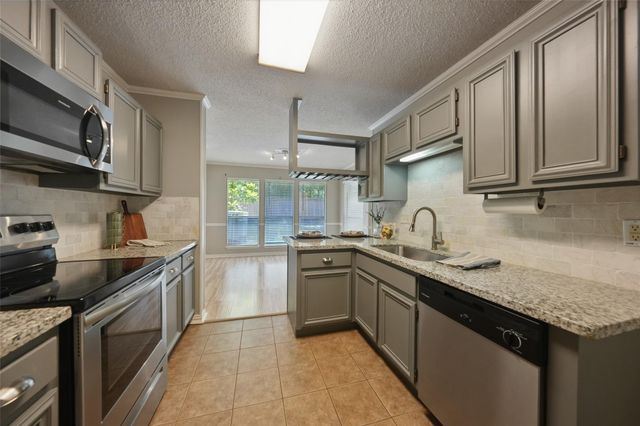 3311 Golden Trails Drive 505, Houston, TX 77345