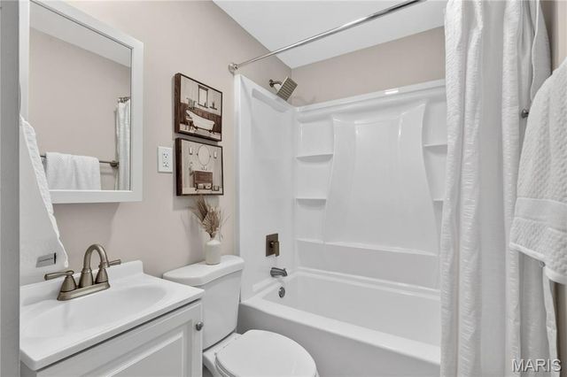 10007 Delta Drive, Breckenridge Hills, MO 63074