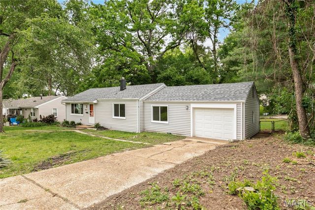 10007 Delta Drive, Breckenridge Hills, MO 63074