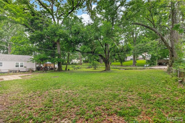 10007 Delta Drive, Breckenridge Hills, MO 63074