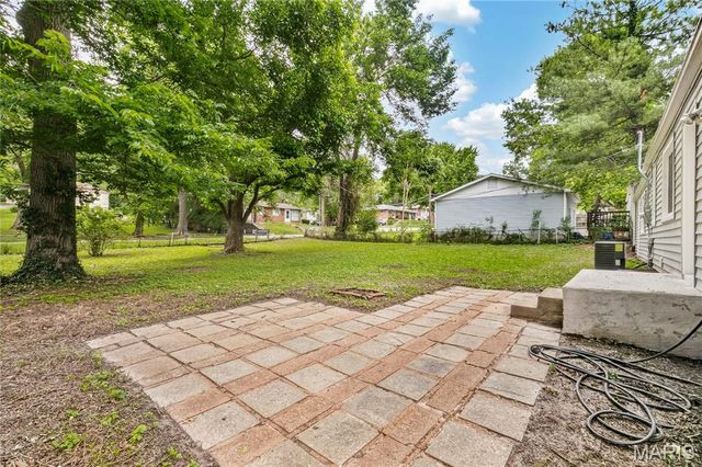 10007 Delta Drive, Breckenridge Hills, MO 63074