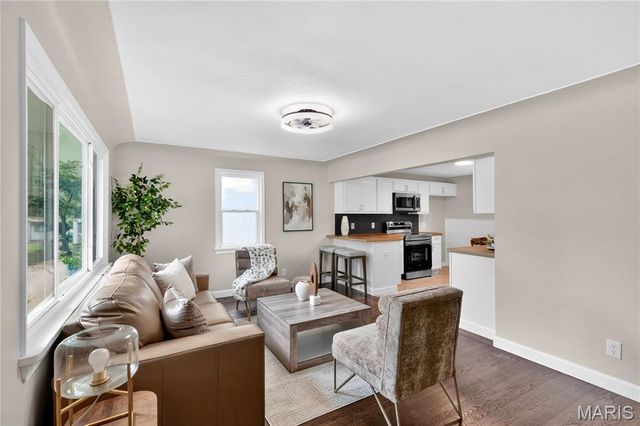 10007 Delta Drive, Breckenridge Hills, MO 63074