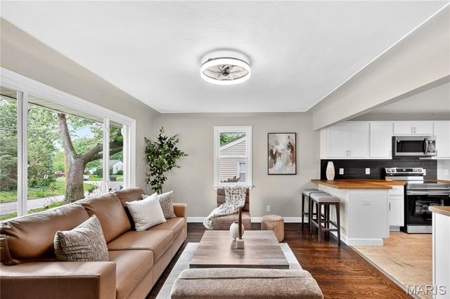 10007 Delta Drive, Breckenridge Hills, MO 63074