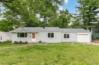10007 Delta Drive, Breckenridge Hills, MO 63074