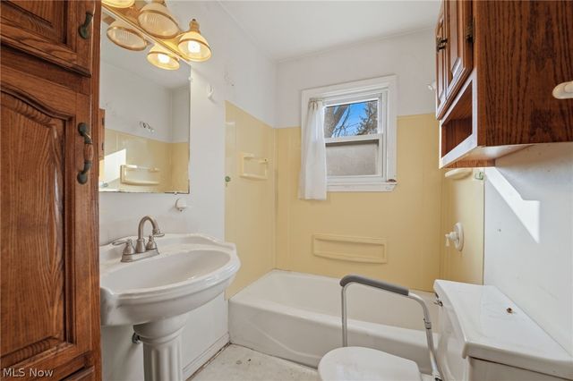 1016 Riverside Drive, Painesville, OH 44077