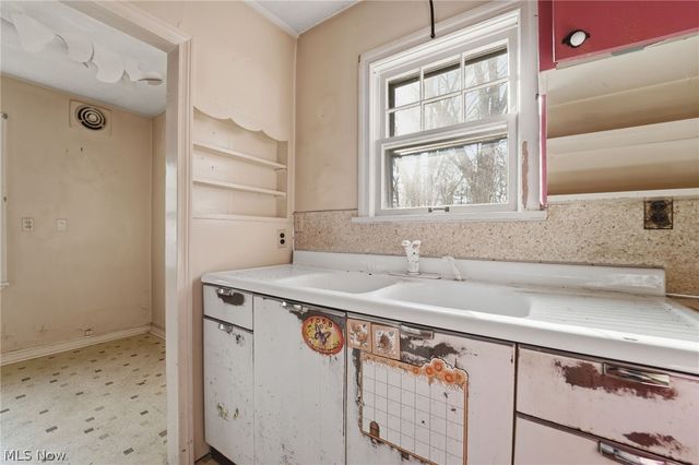 1016 Riverside Drive, Painesville, OH 44077