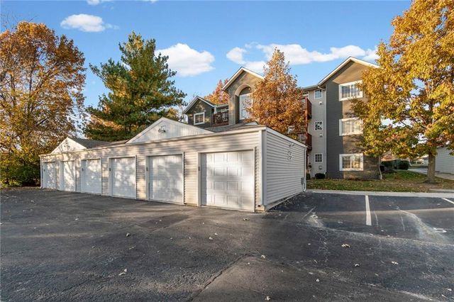 17201 E 32nd Street 6, Independence, MO 64055