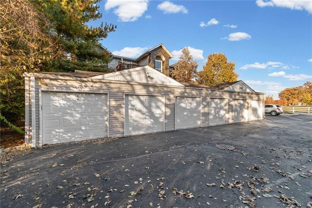 17201 E 32nd Street 6, Independence, MO 64055