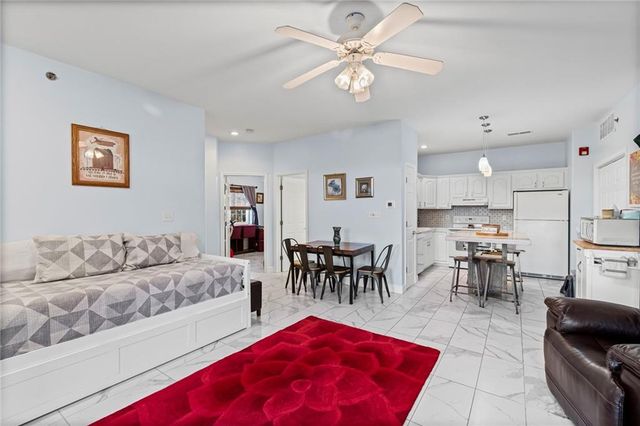 17201 E 32nd Street 6, Independence, MO 64055