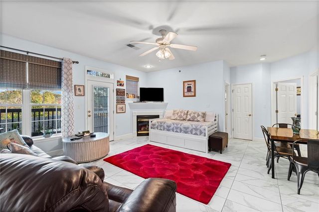 17201 E 32nd Street 6, Independence, MO 64055