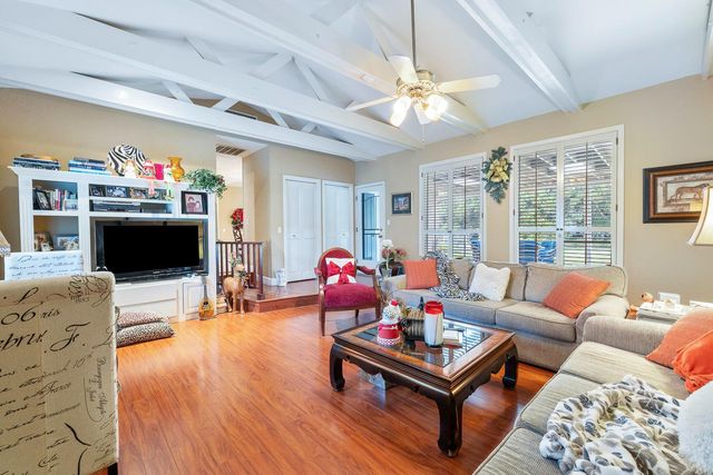 5627 N Kavanagh Avenue, Fresno, CA 93711